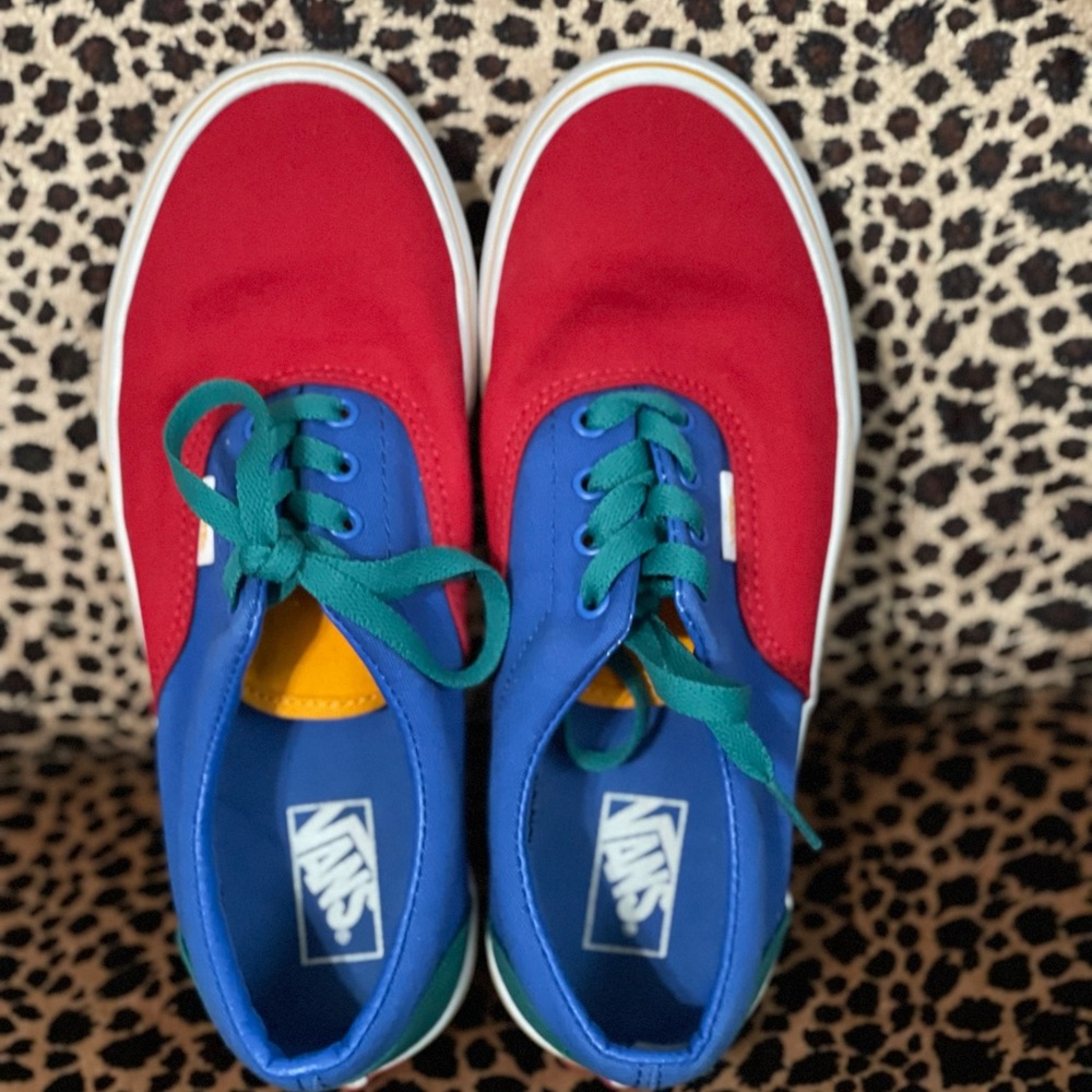 VANS - Picture 1 of 3